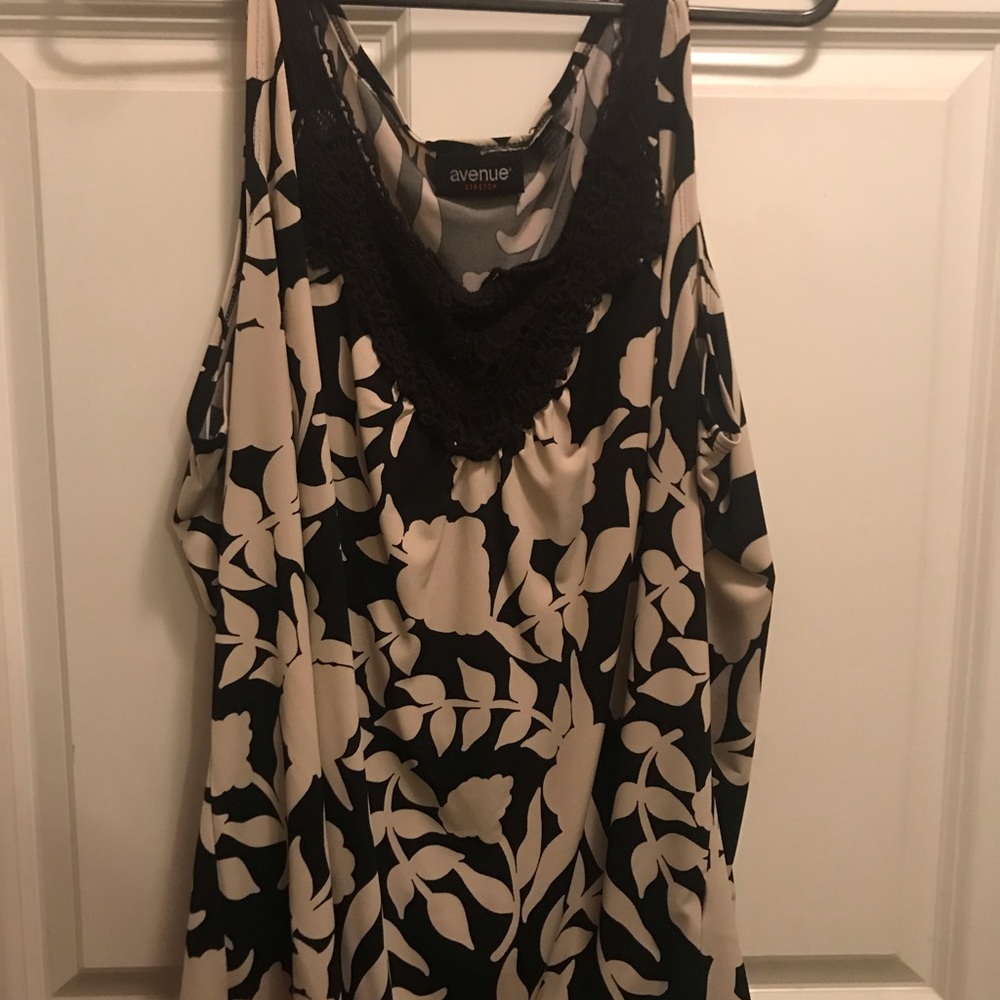 Sleeveless Avenue top